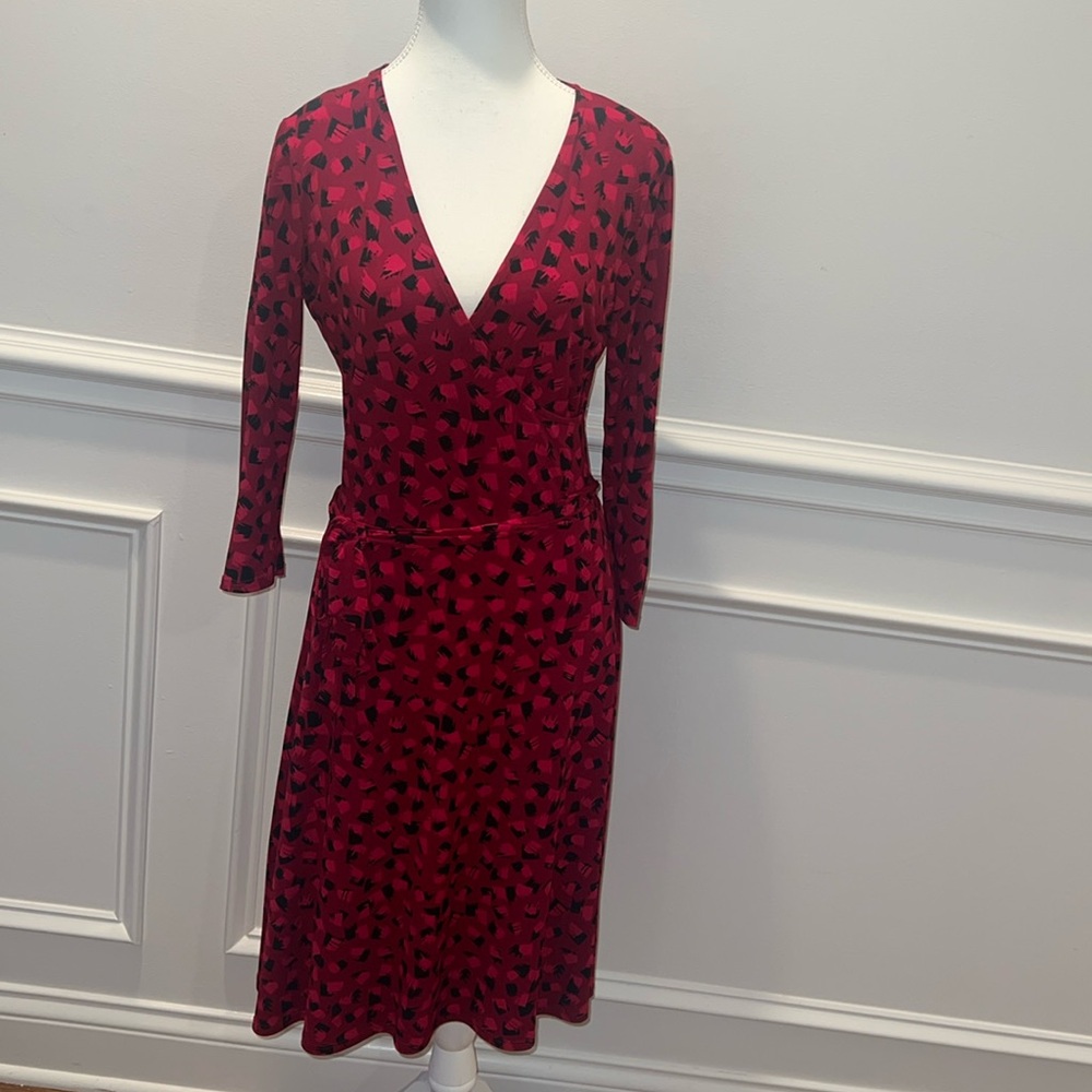 Leota Red and Black Brush Stroke Pattern Dress with Optional Tie Size Small